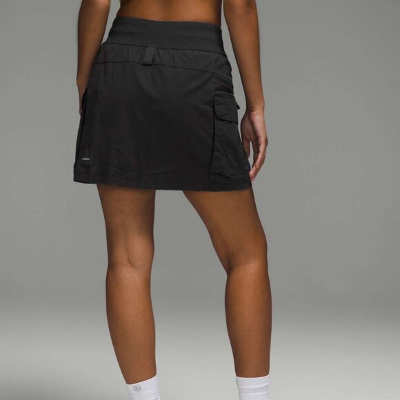 Multi-Pocket Cargo High-Rise Hiking Skirt In Black - Picture 3 of 6